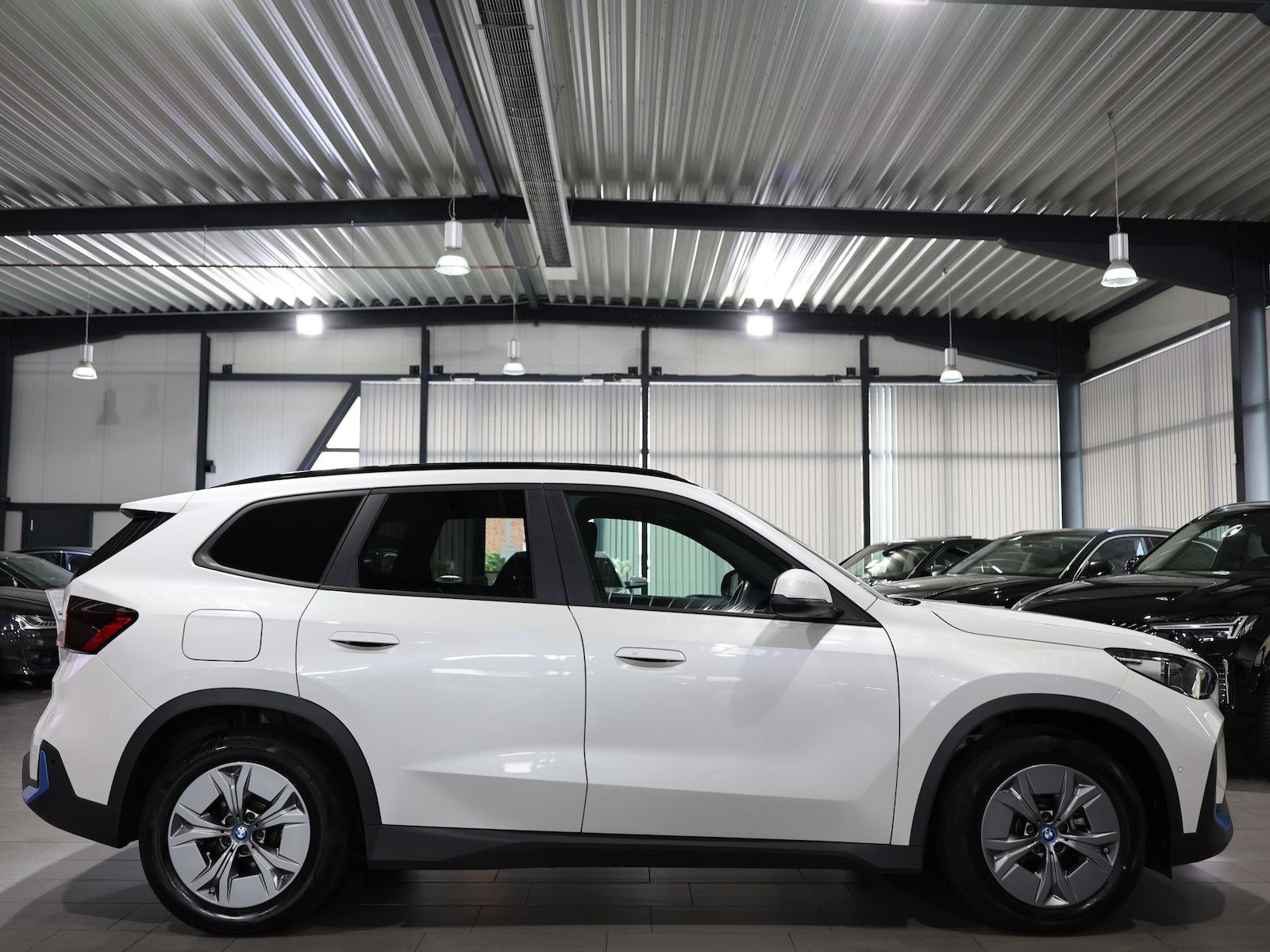 BMW iX1 30 xDrive 95,7% PREMIUM / HARMAN/KARDON, LED foto 9