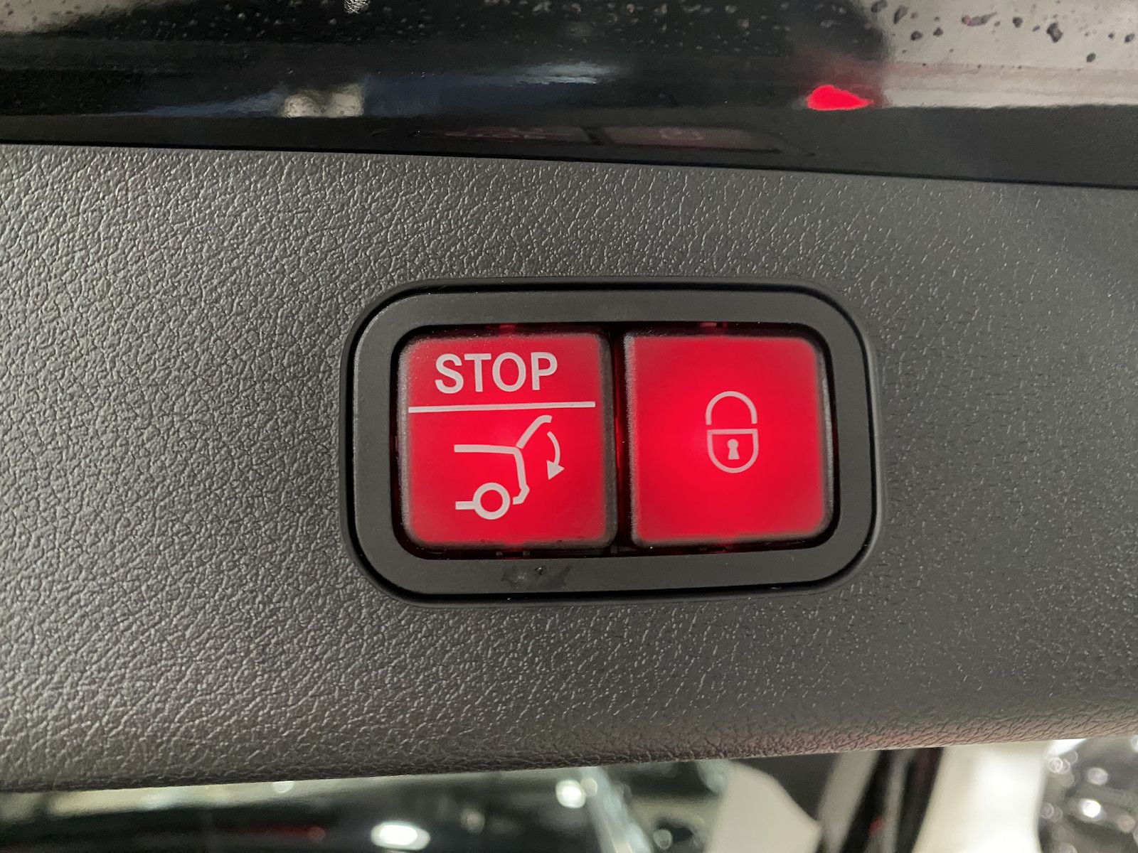 Fahrzeugabbildung Mercedes-Benz E 220 d T 4M Exclusiv/HYPER/PANO/Leder/Pano/DIS/