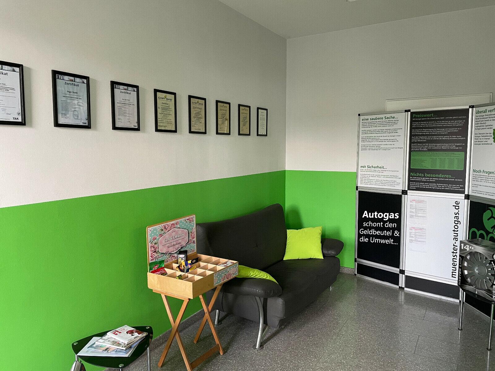 showroom-image-top