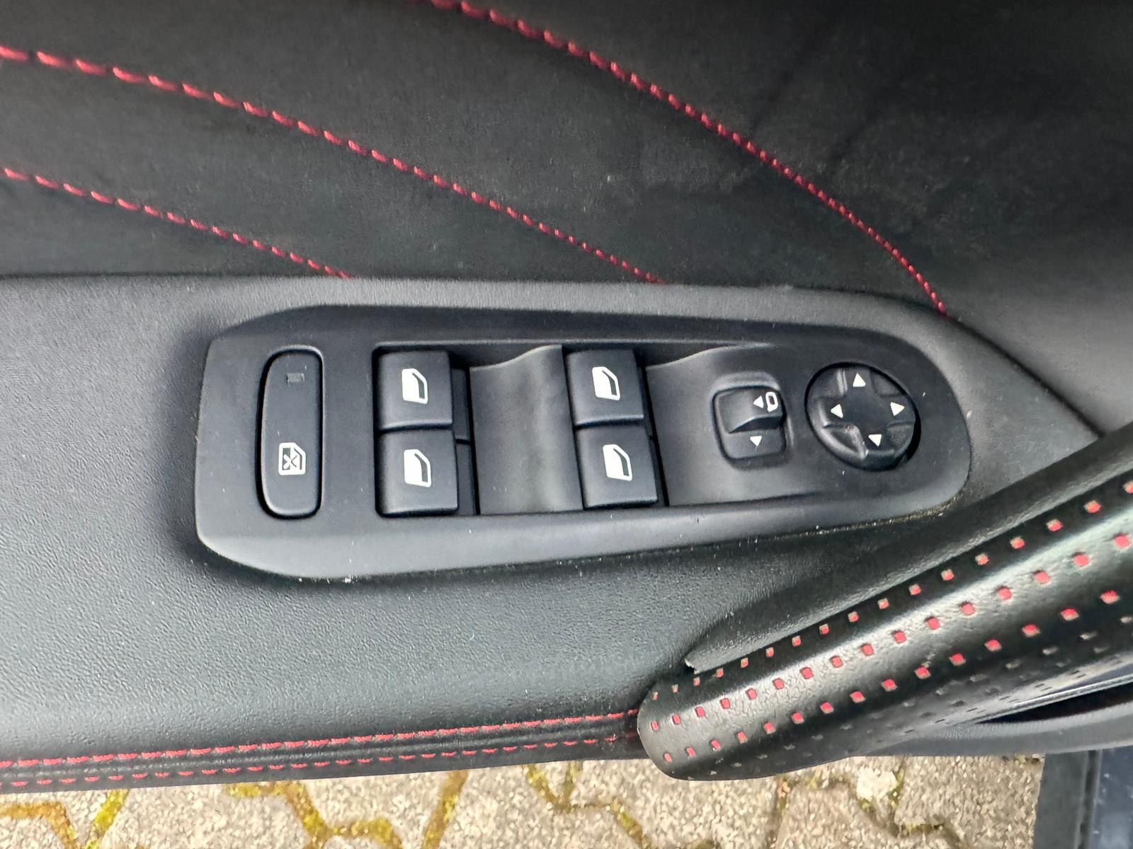 Fahrzeugabbildung Peugeot 308 GTi Massage+Navi+Kamera+Leder+Panorama