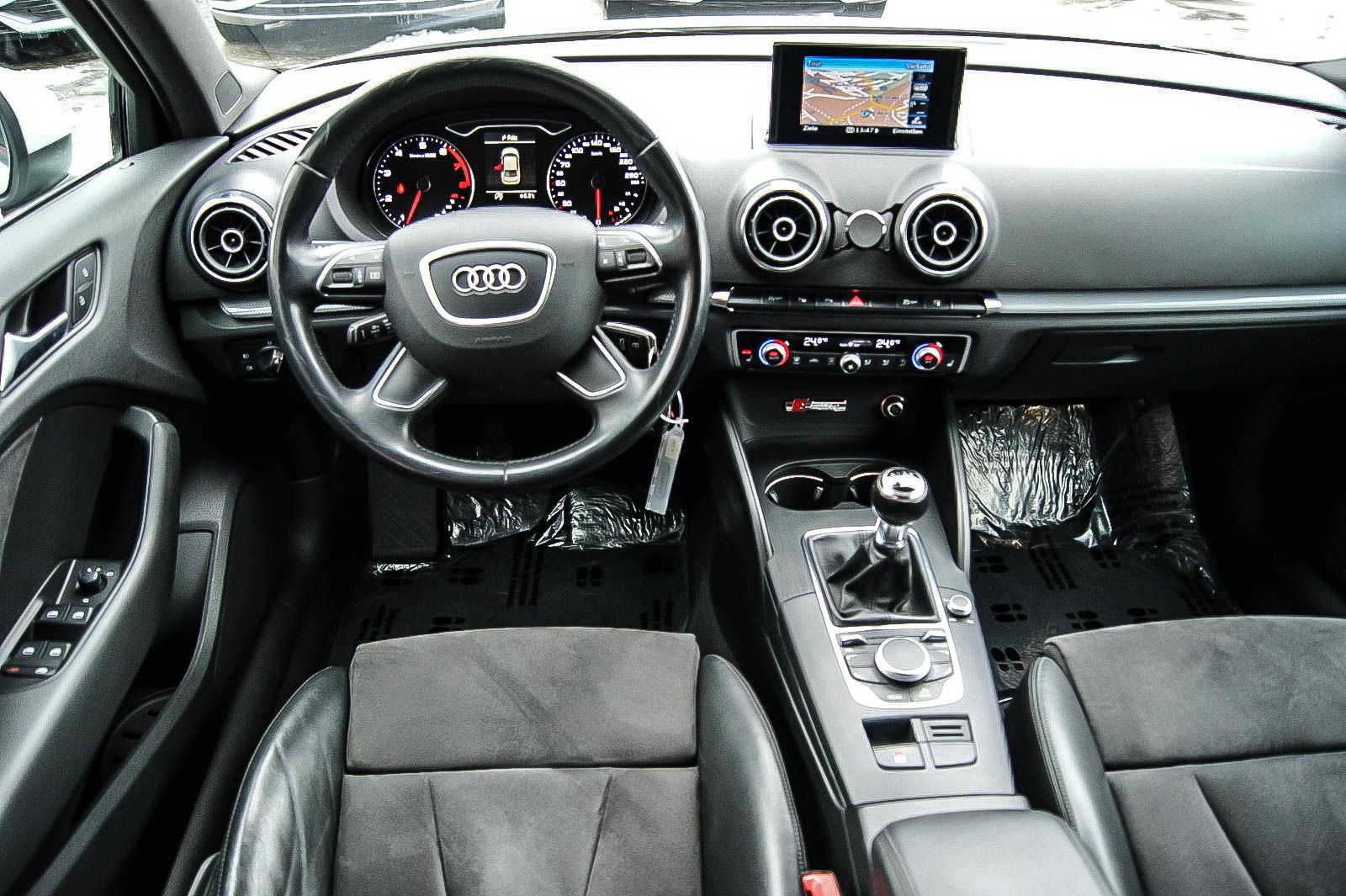 Fahrzeugabbildung Audi A3 Limousine 1.4 TFSI S-LINE NAVIGATION XENON 18