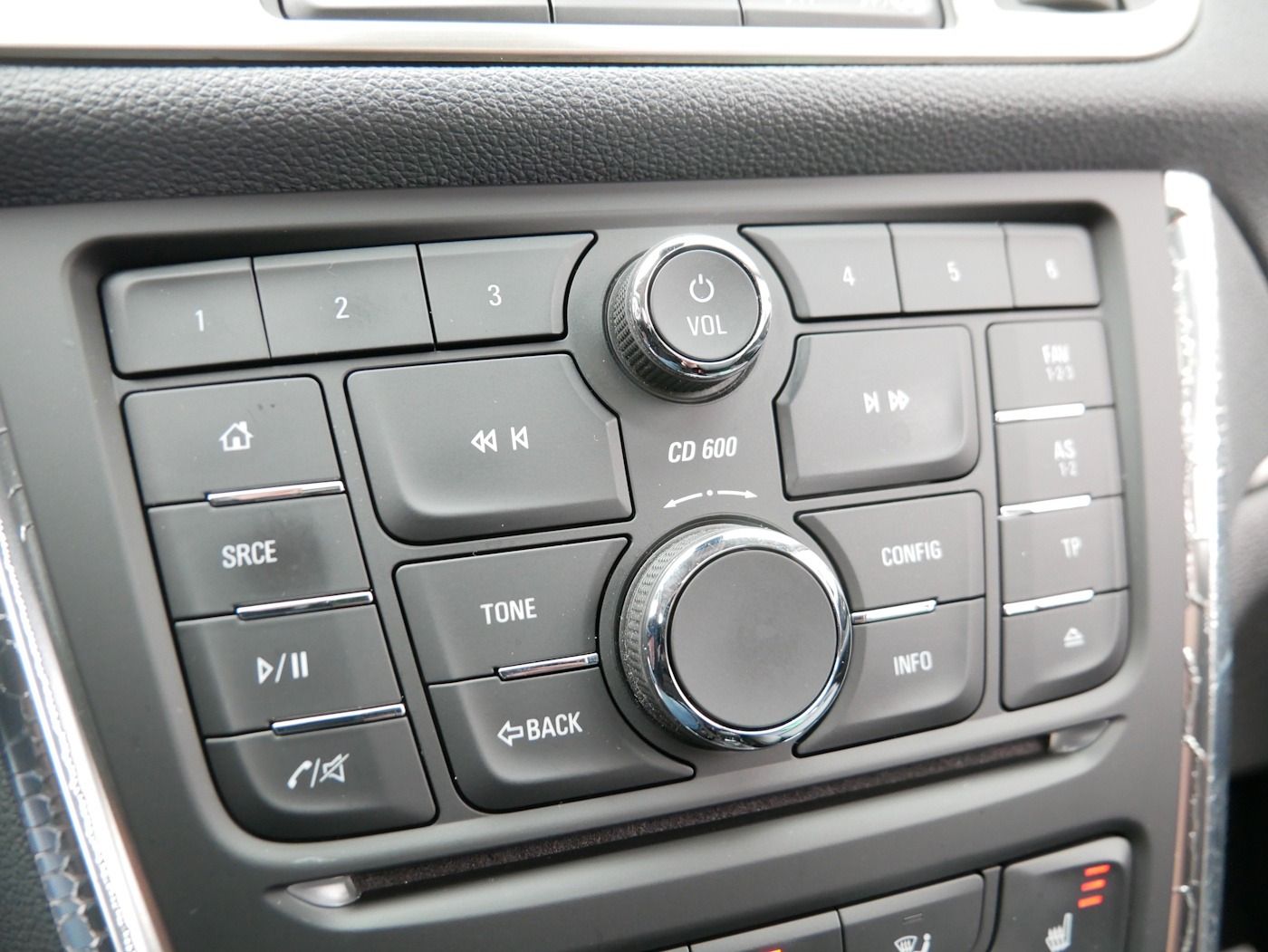 Fahrzeugabbildung Opel Mokka 1.4T Color Innovation AHK DACH Kamera XENO