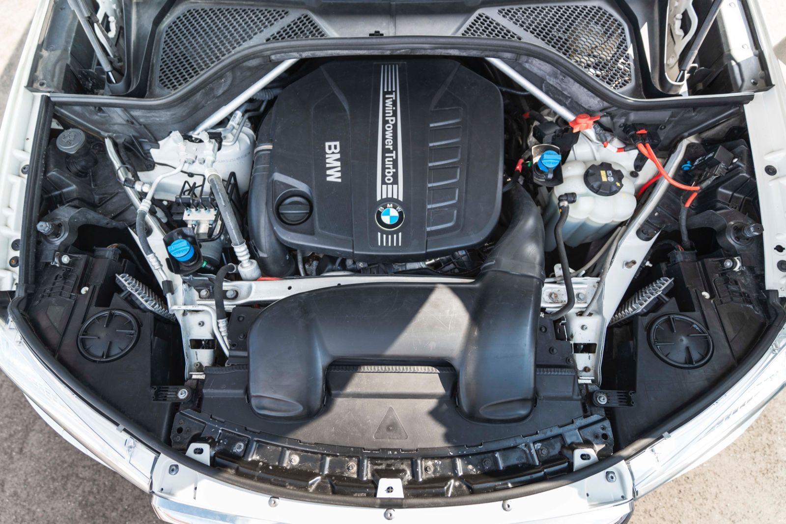 Fahrzeugabbildung BMW X5 XDrive 35d M-SPORTPAKET H&K HUD 360° CARPLAY