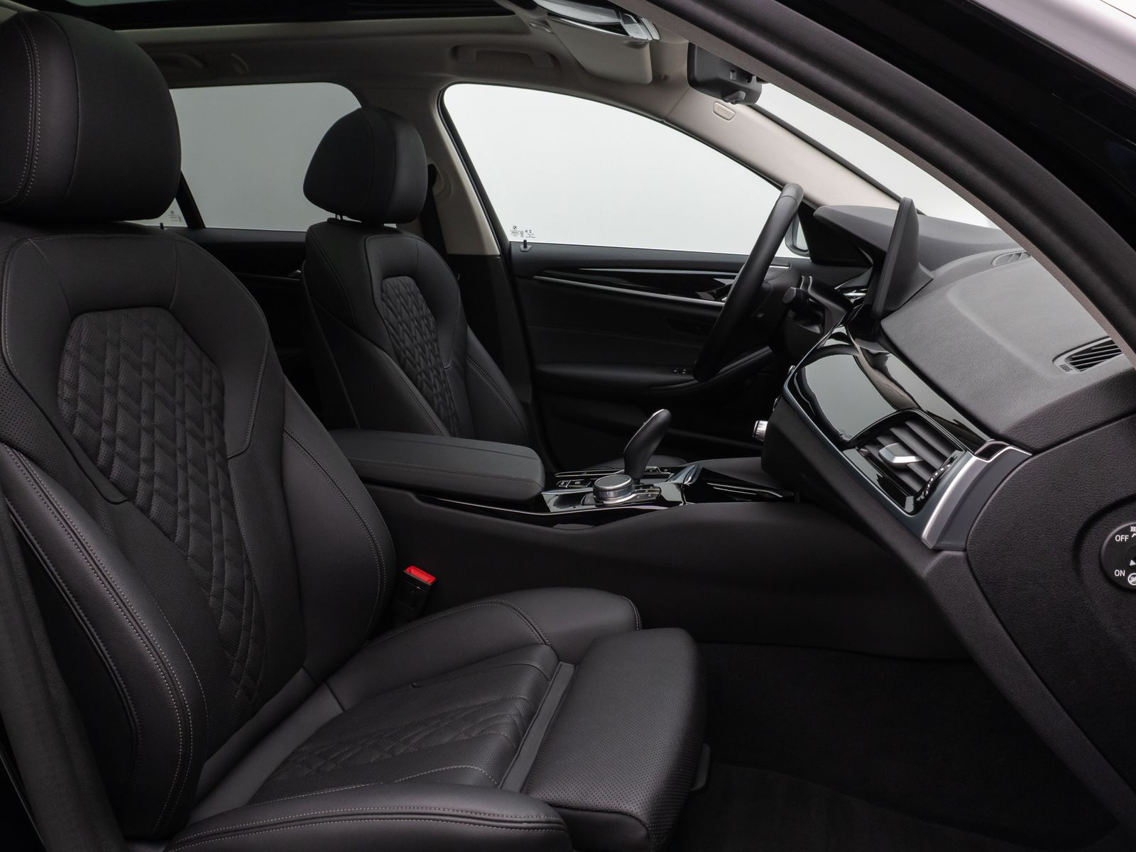 Fahrzeugabbildung BMW 520d Panorama Kamera DAB HiFi ACC Alarm M Sport