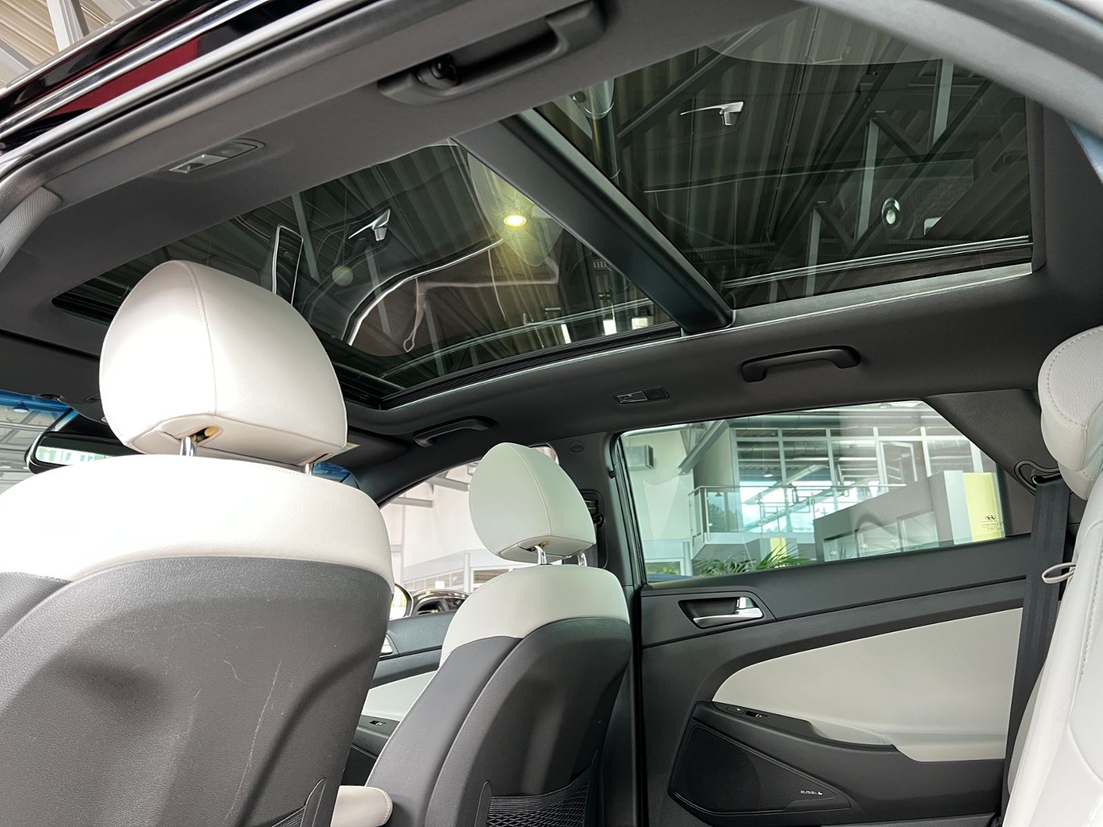 Fahrzeugabbildung Hyundai TUCSON Premium 4WD PANO LED LEDER