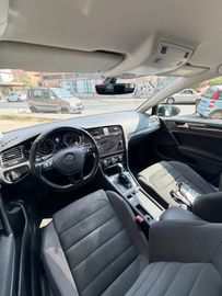 Volkswagen Golf - 10