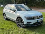 Volkswagen VW Tiguan 2.0 TSI 4Motion, AHK, Pano, Headup - Volkswagen Tiguan: Van
