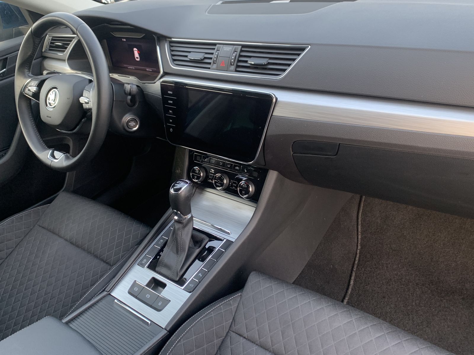Fahrzeugabbildung SKODA Superb 2.0 TDI*AHK*LED*Cam*CANTON*Digital*ELH*