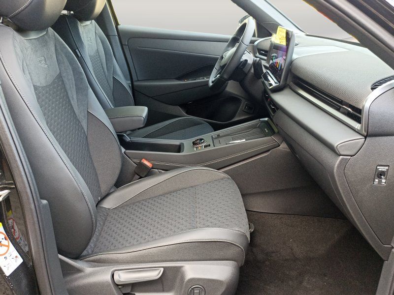 Fahrzeugabbildung Volkswagen T-Roc 1.5 eTSI R-Line DSG Black Style
