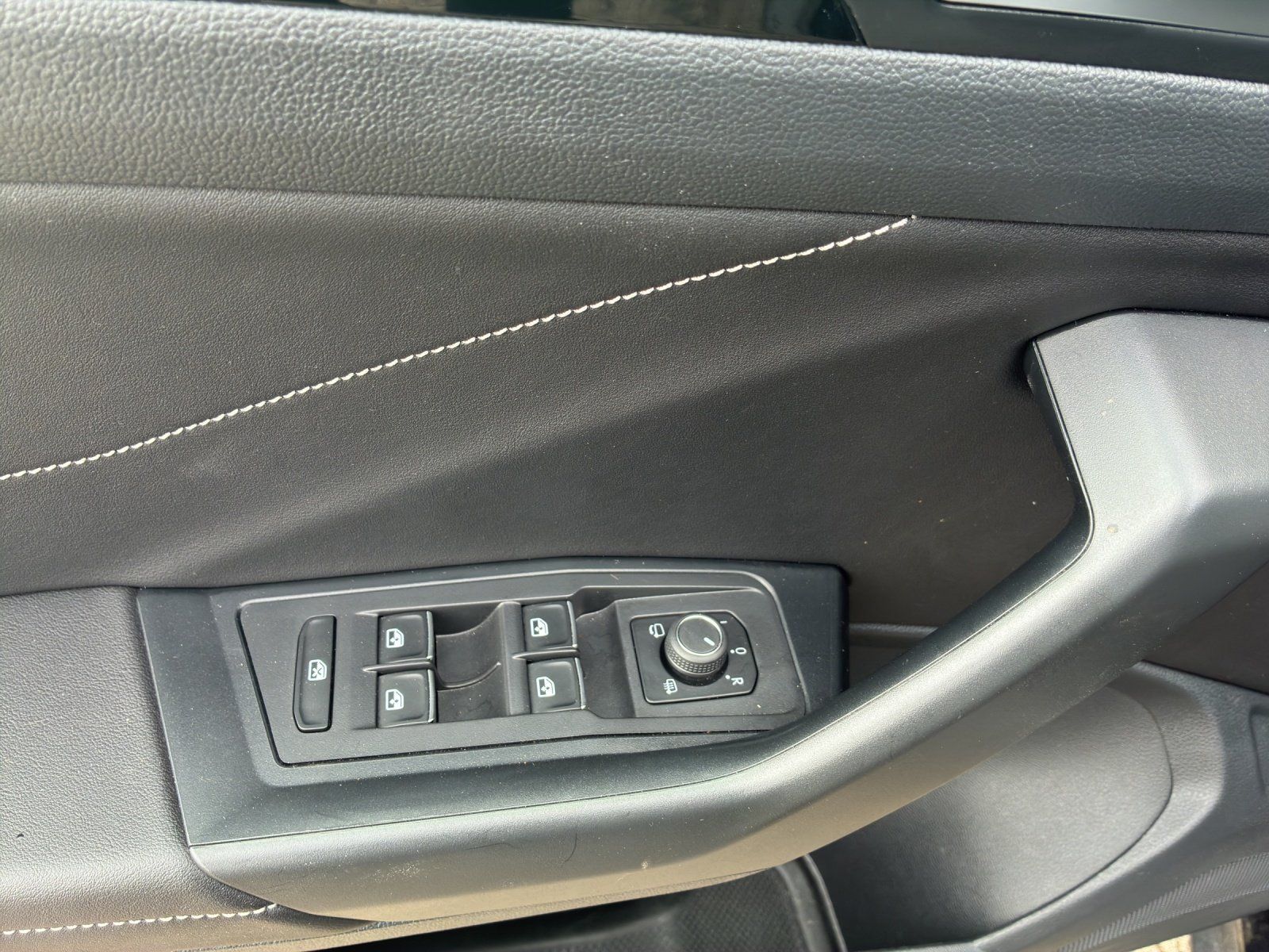 Fahrzeugabbildung Volkswagen T-Roc R-Line Rear View.SH.Navi.ACC.LED.Climatron