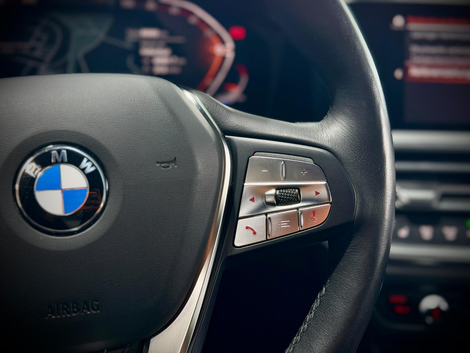 BMW 330 i xDrive Lim. Luxury Line|1.HAND|NAVI|LEDER|