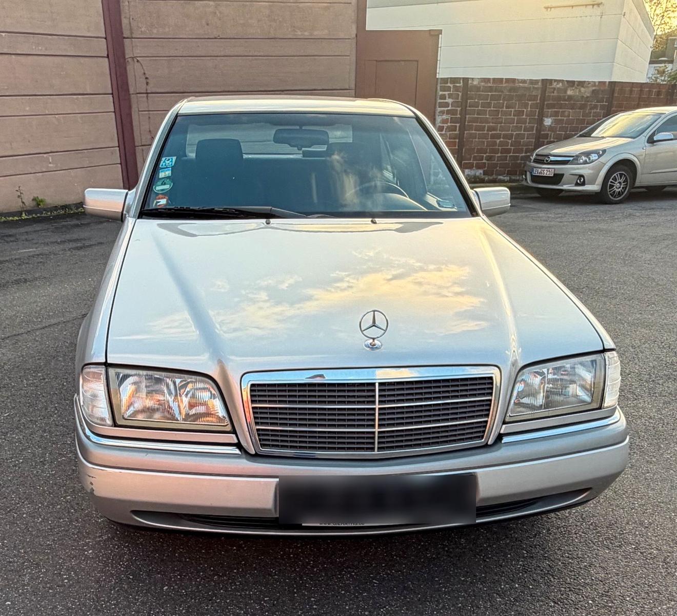 Mercedes-Benz C 230
