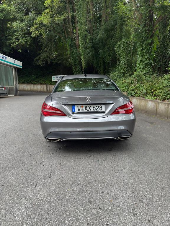 Mercedes-Benz CLA 200