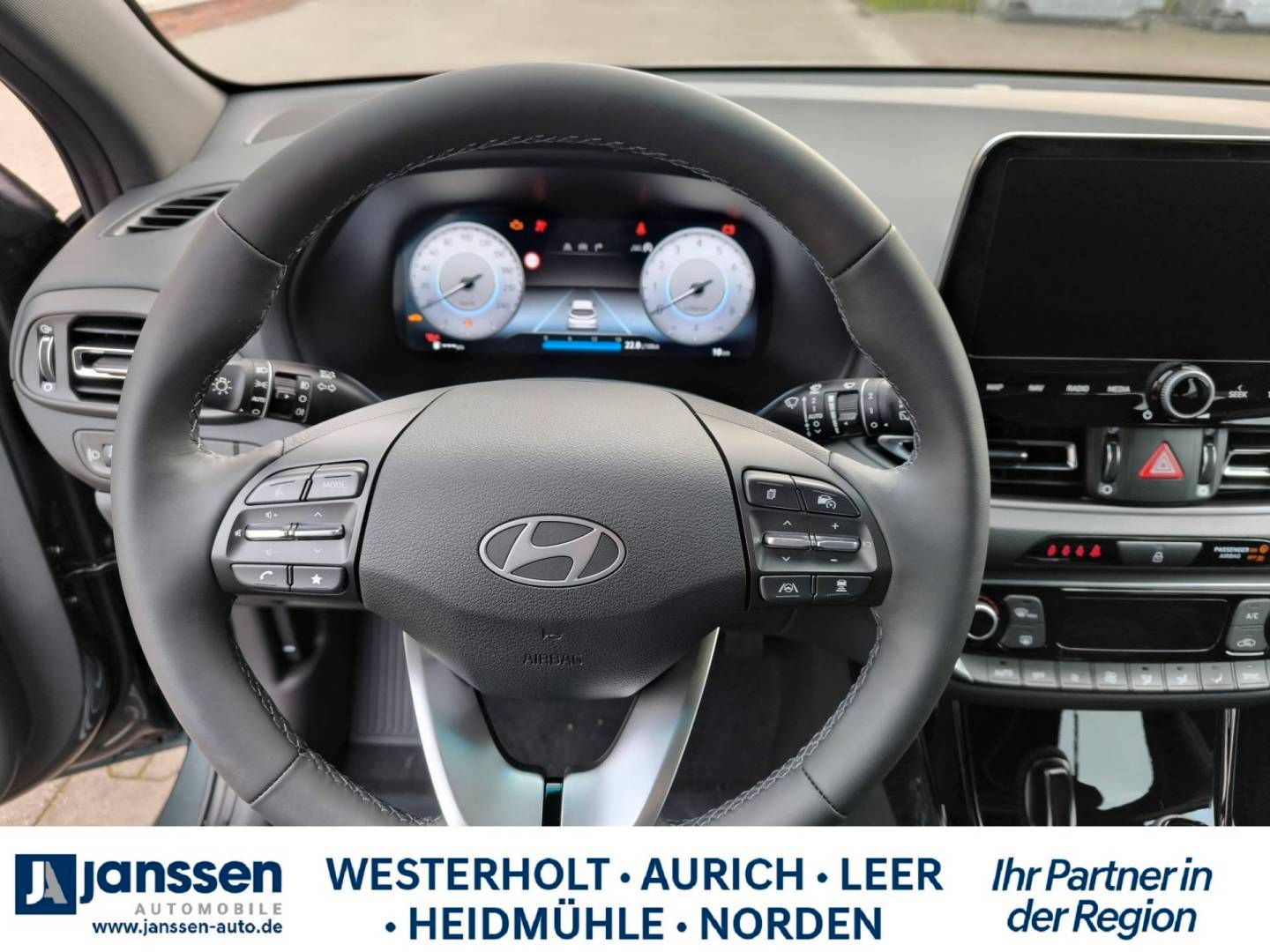 Fahrzeugabbildung Hyundai i30 Kombi, Automatik, PDC hinten/vorne, Navi,Rü