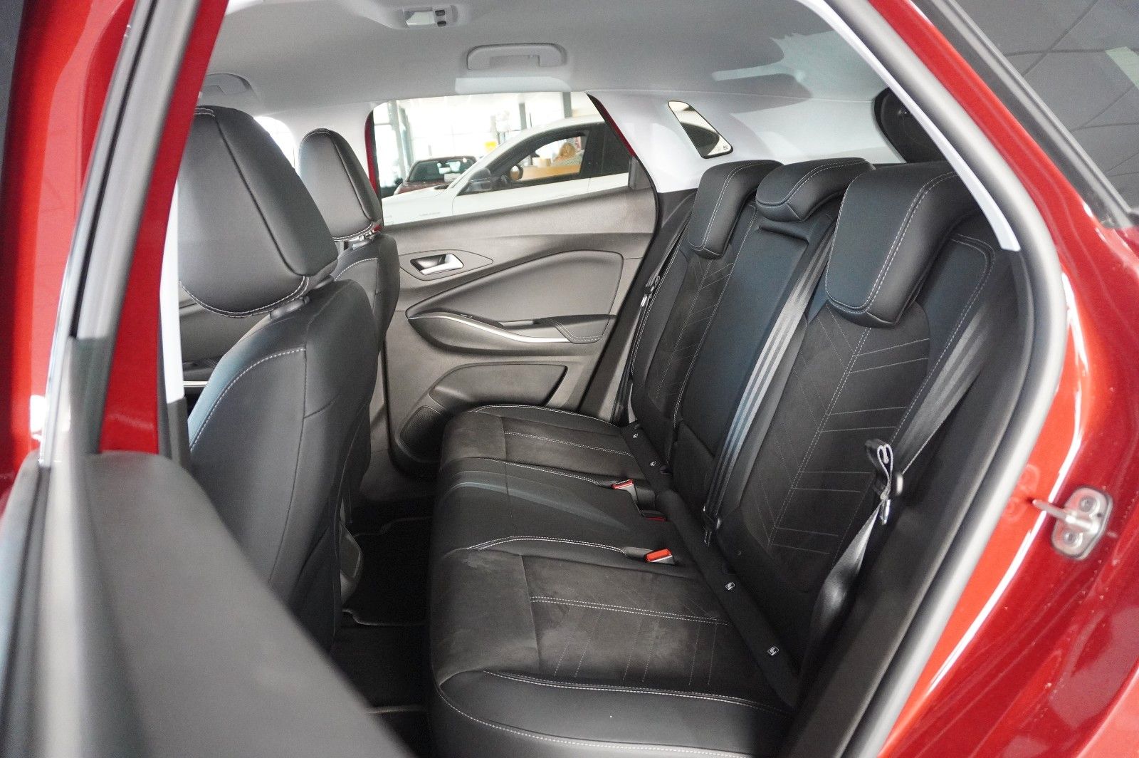 Fahrzeugabbildung Opel Grandland (X) ULTIMATE 4HYBRID NAVI/LED/360°/AHK