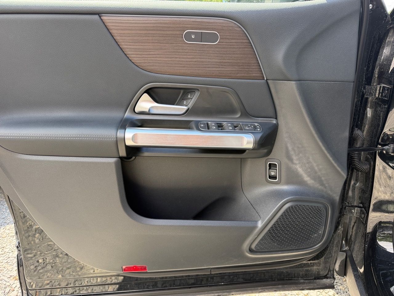 Fahrzeugabbildung Mercedes-Benz EQB 300 4M BONUS+AHK+FAHRASS+LHZ+CARPLAY+ALLRAD+