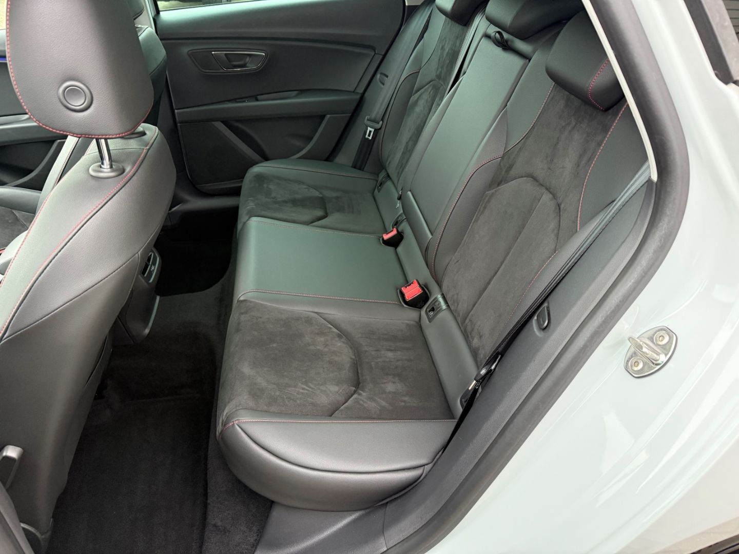 SEAT Leon FR Sportpaket El. Panodach Navi Leder Sound - Image 23