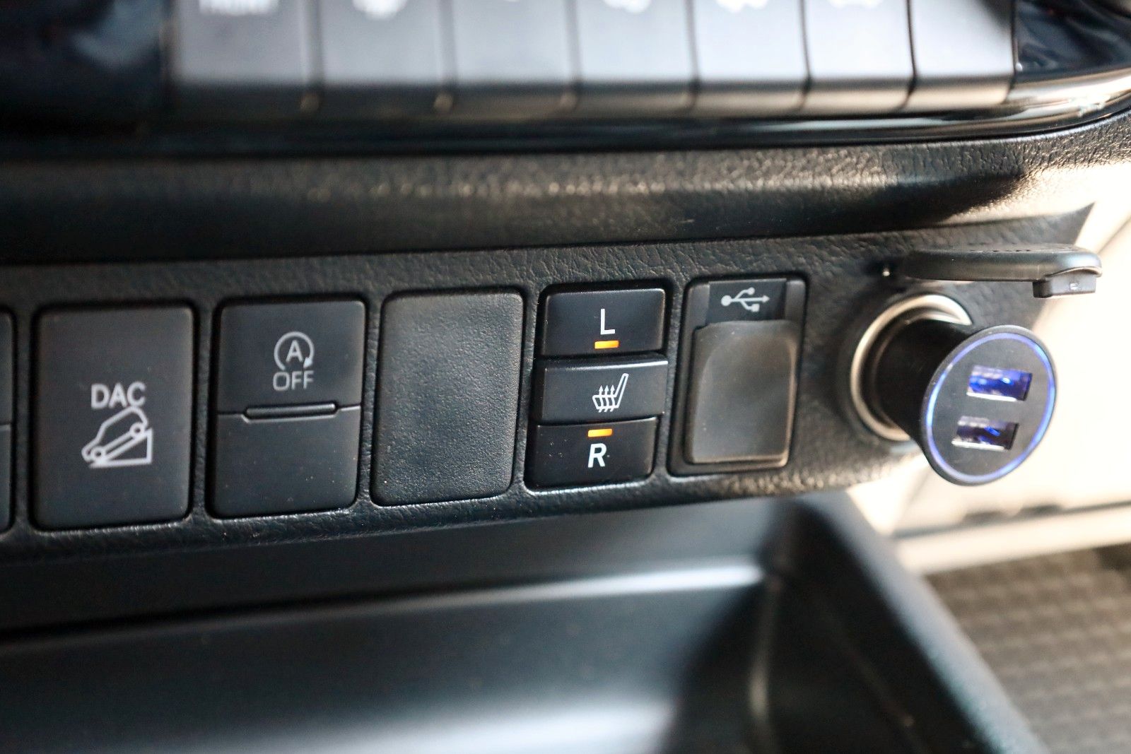 Fahrzeugabbildung Toyota Hilux Double Cab Invincible,Navi,ACC,HardTop,AHK