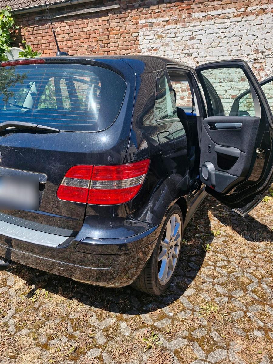 Mercedes-Benz B170 2006 — interior