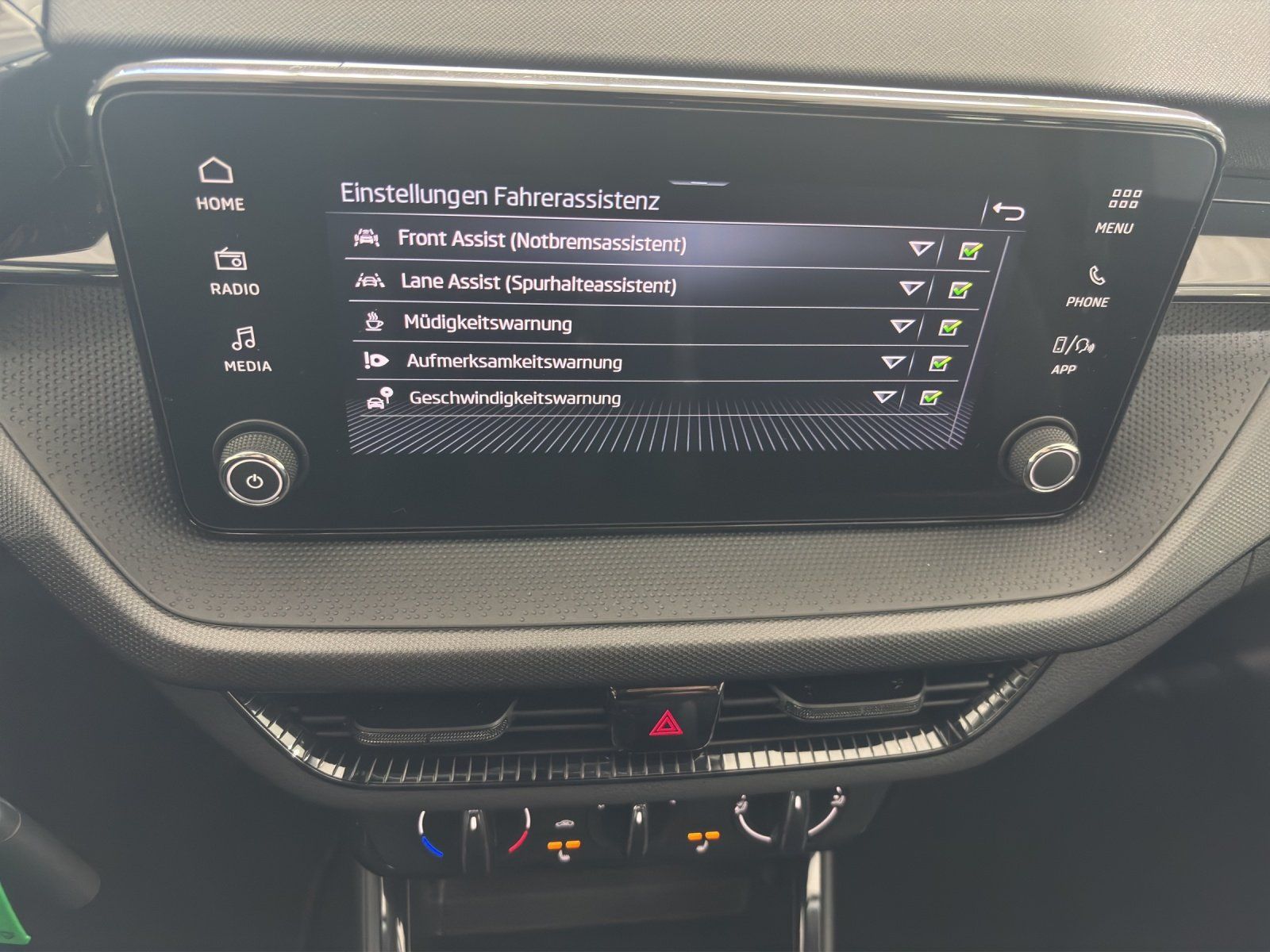 Fahrzeugabbildung SKODA Fabia Essence 1,0 TSI 70 kW Klima/PDC/LMF/Lane