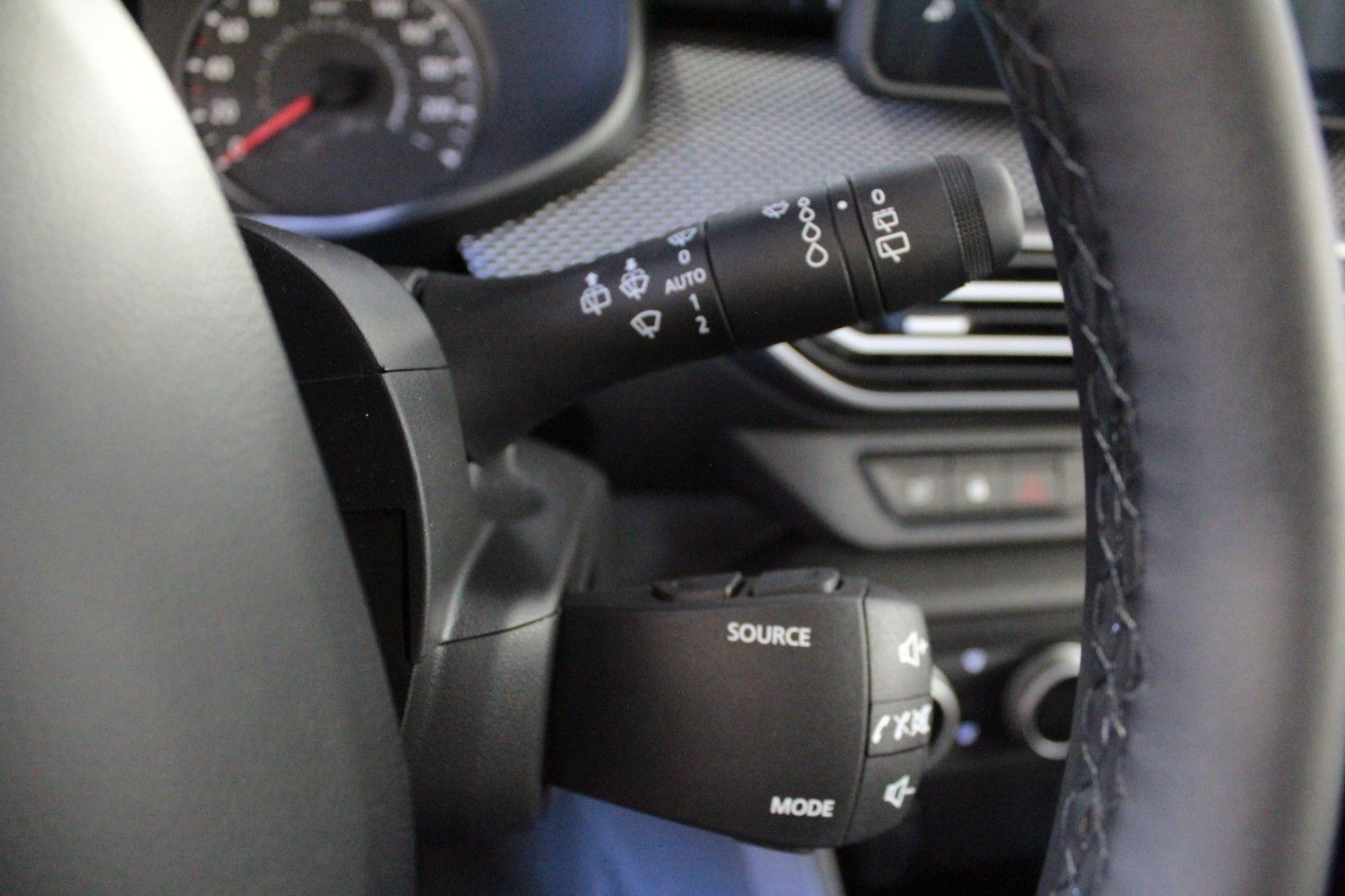 Fahrzeugabbildung Dacia Sandero TCe 100  ECO G Expression*Winterpaket*