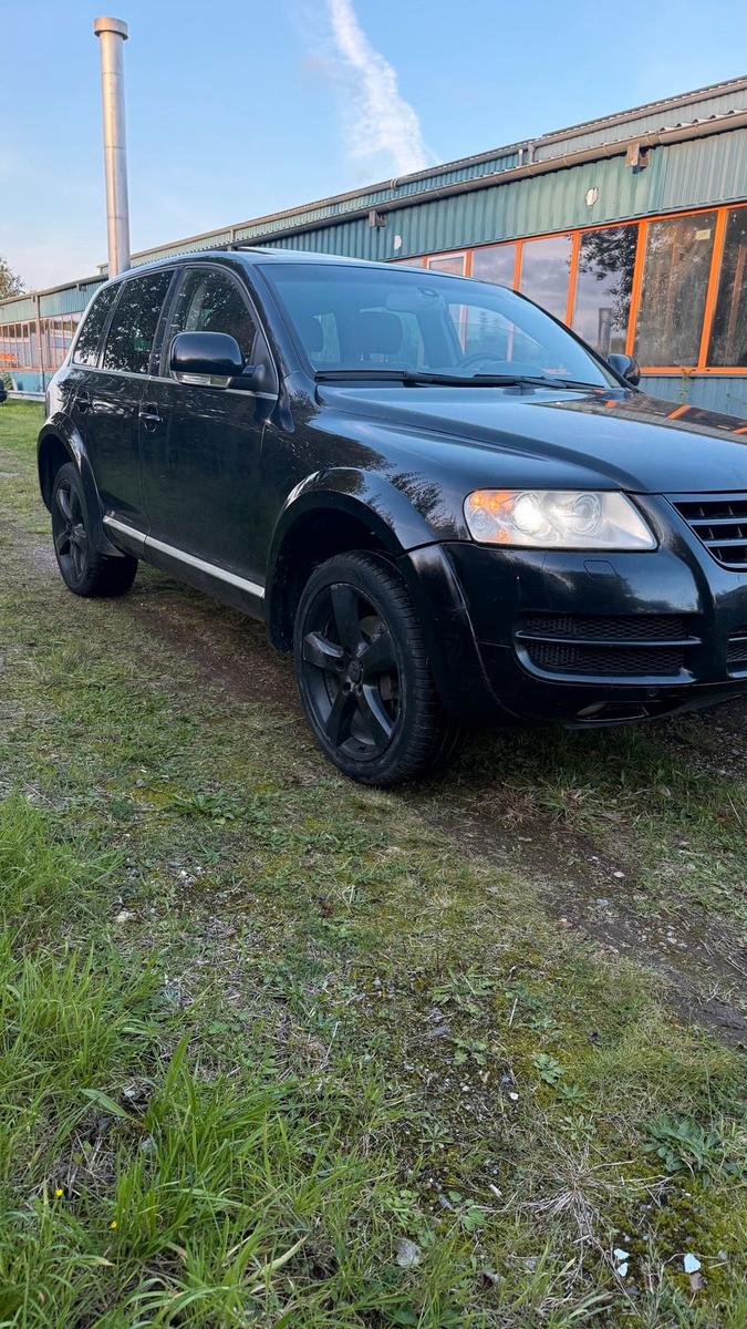 Volkswagen Touareg 2005 — rear view