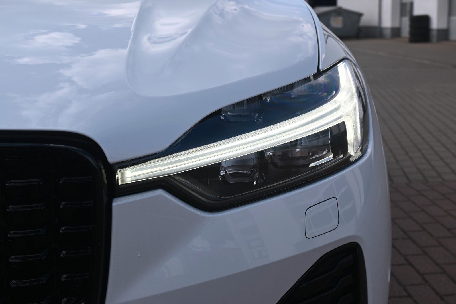 Fahrzeugabbildung Volvo XC60 B4 D AWD Ultimate Dark*STDHZG*360°*LUFT*ACC