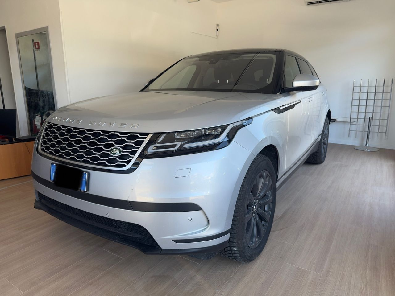 Land Rover Range Rover Velar 2.0D I4 180 CV R-Dy imagem 2
