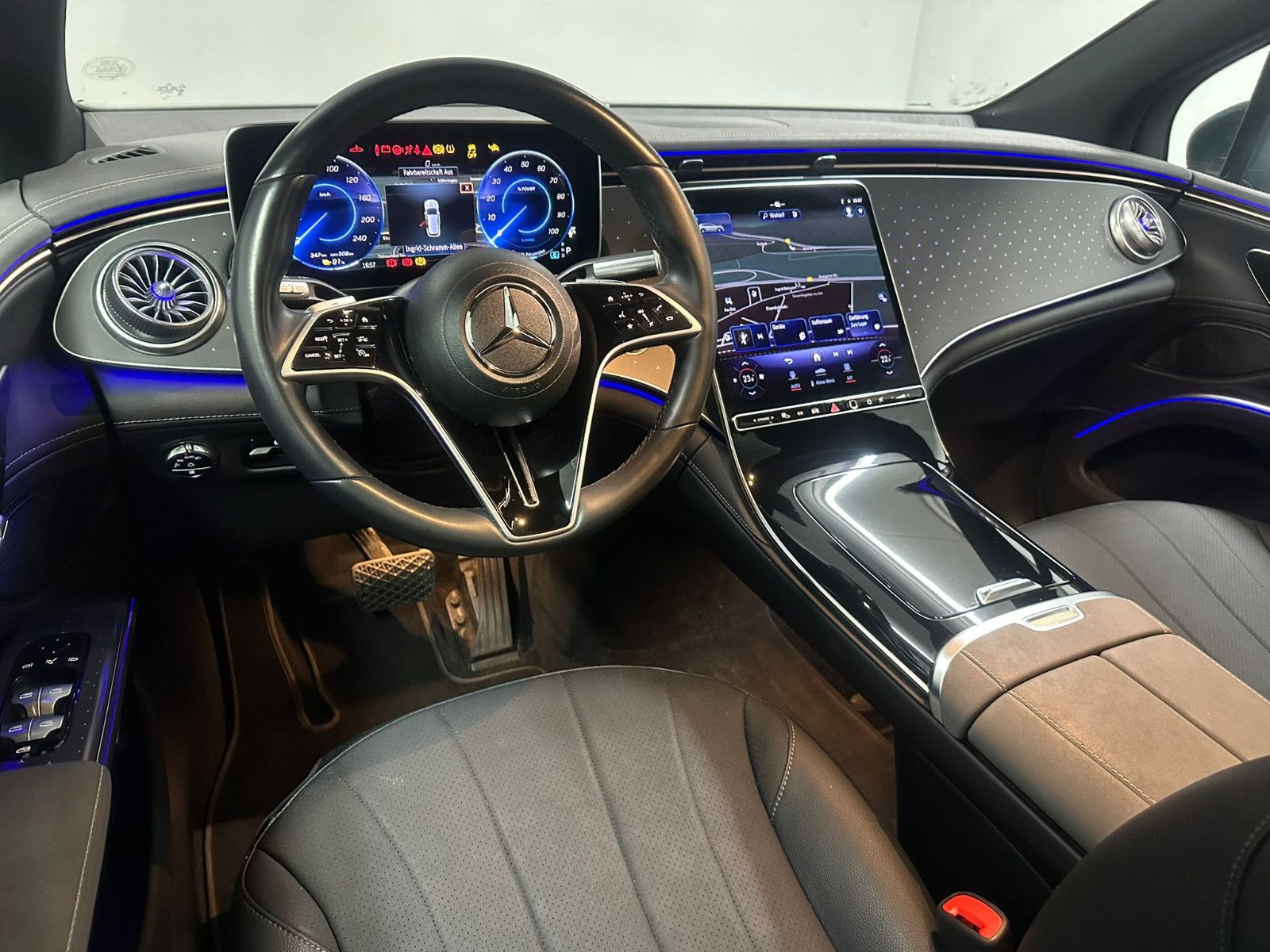 Fahrzeugabbildung Mercedes-Benz EQS 450 SUV *PANORAMA*KEYGO*7 SITZER*
