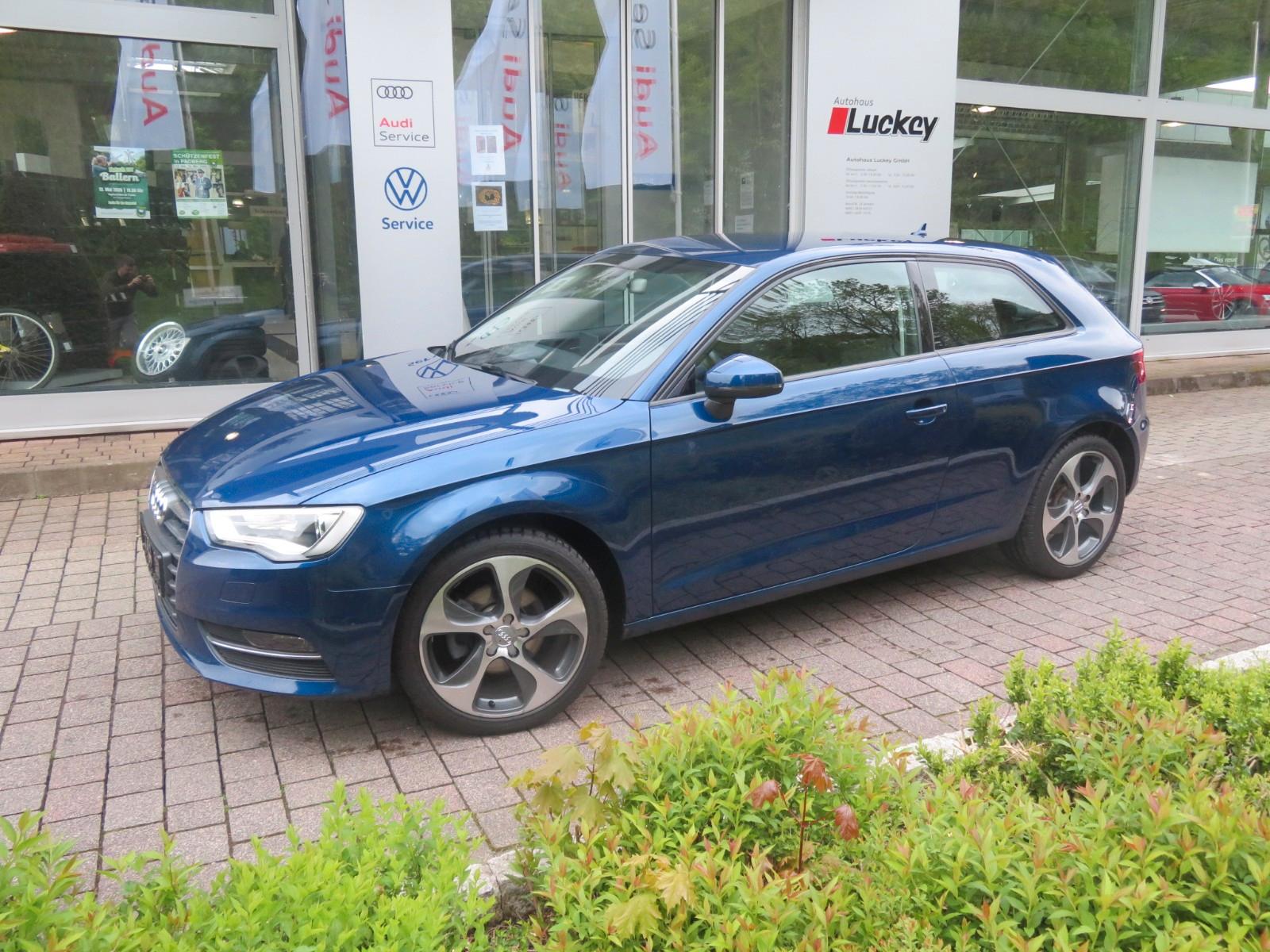 Audi A3 1.4TFSI ultra SPORT XENON NAVI ALCANTARA AHK