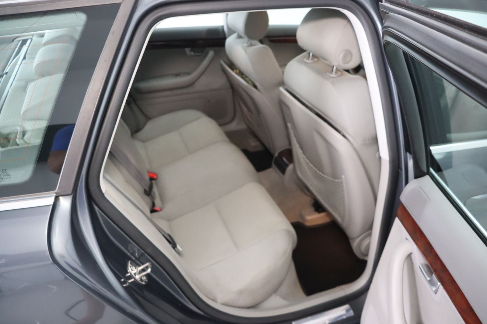 Fahrzeugabbildung Audi A4 Avant 3.2 V6 quattro * Navi * Xenon *