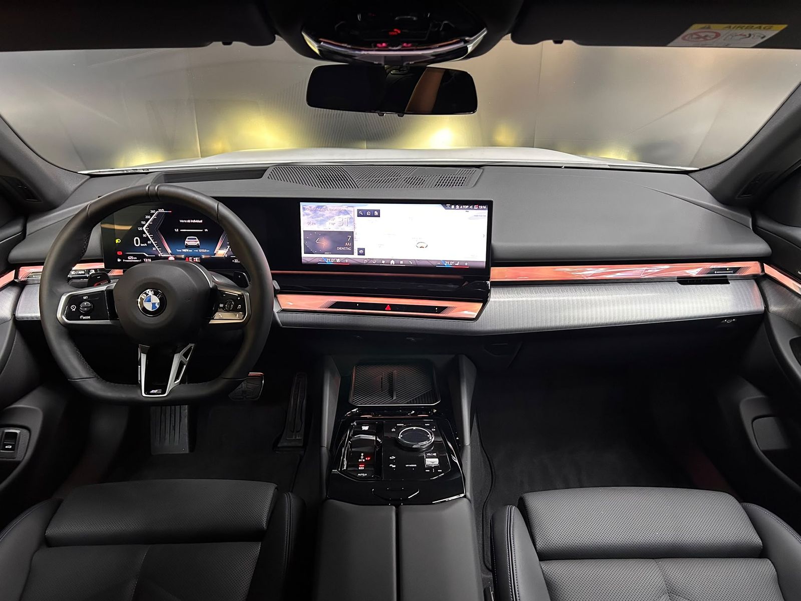 Fahrzeugabbildung BMW 520 T Sport Aut M PAKET+SCHADO+HEAD+H&K+360+AHK+