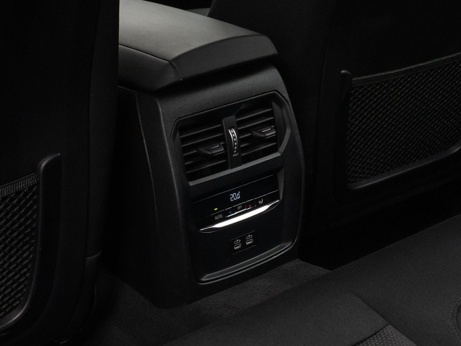 Fahrzeugabbildung BMW 330e xD DAB CockPit+ PDC Geschwindigkeitsreg