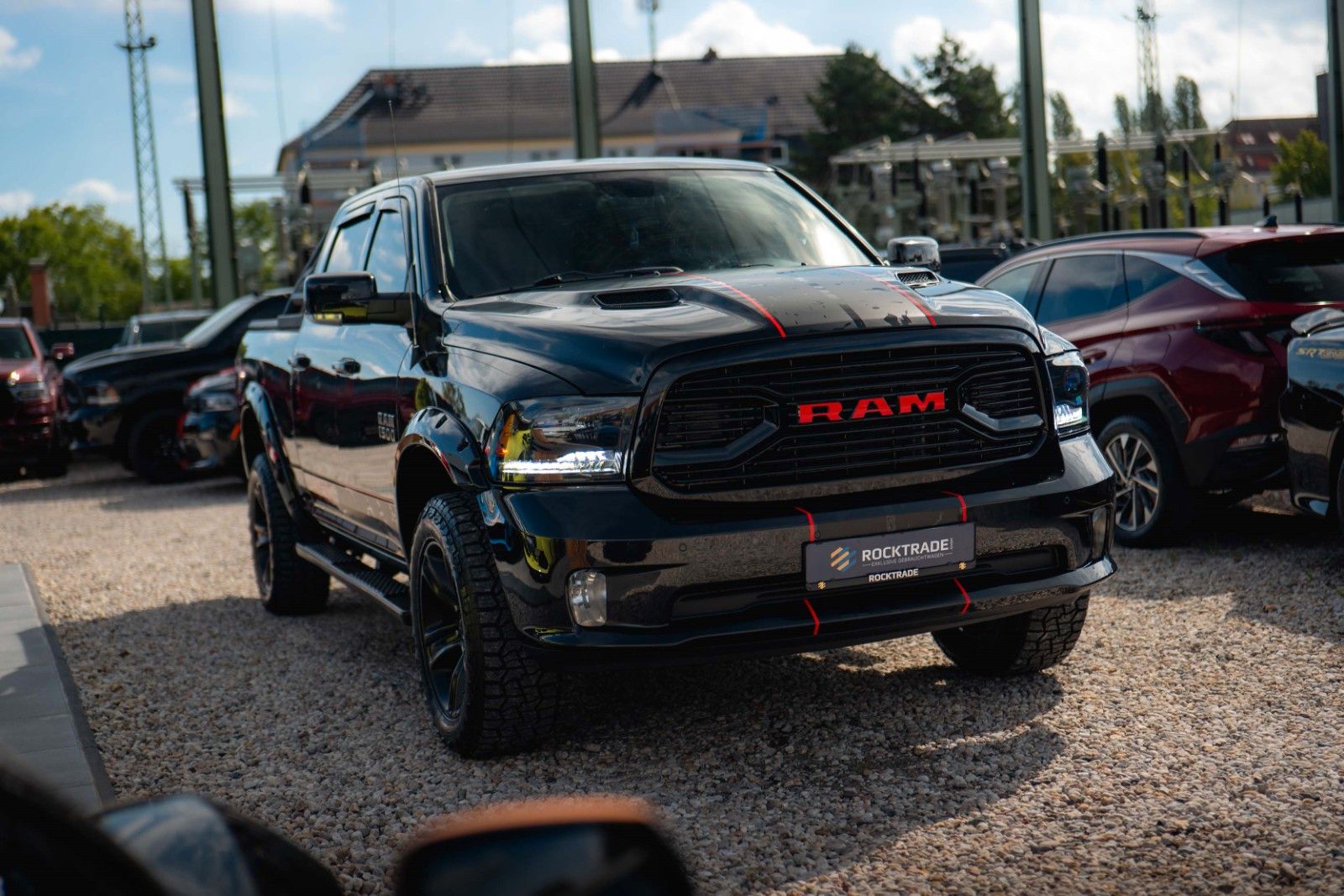 Fahrzeugabbildung Dodge RAM 5.7 V8 HEMI 4x4 OFFROAD Night-Paket LONGBED