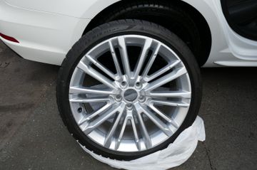 Fahrzeugabbildung Audi A4 Avant quattro  S line Sport / Plus,