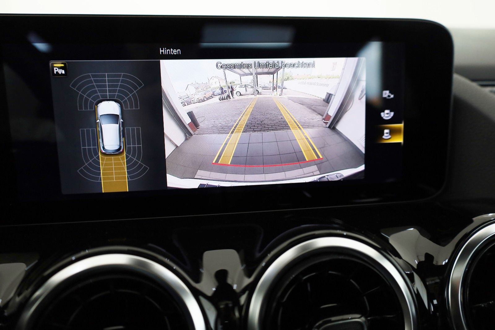 Fahrzeugabbildung Mercedes-Benz GLA 200 d, AMG line, Navi,LED,Kamera,Panorama
