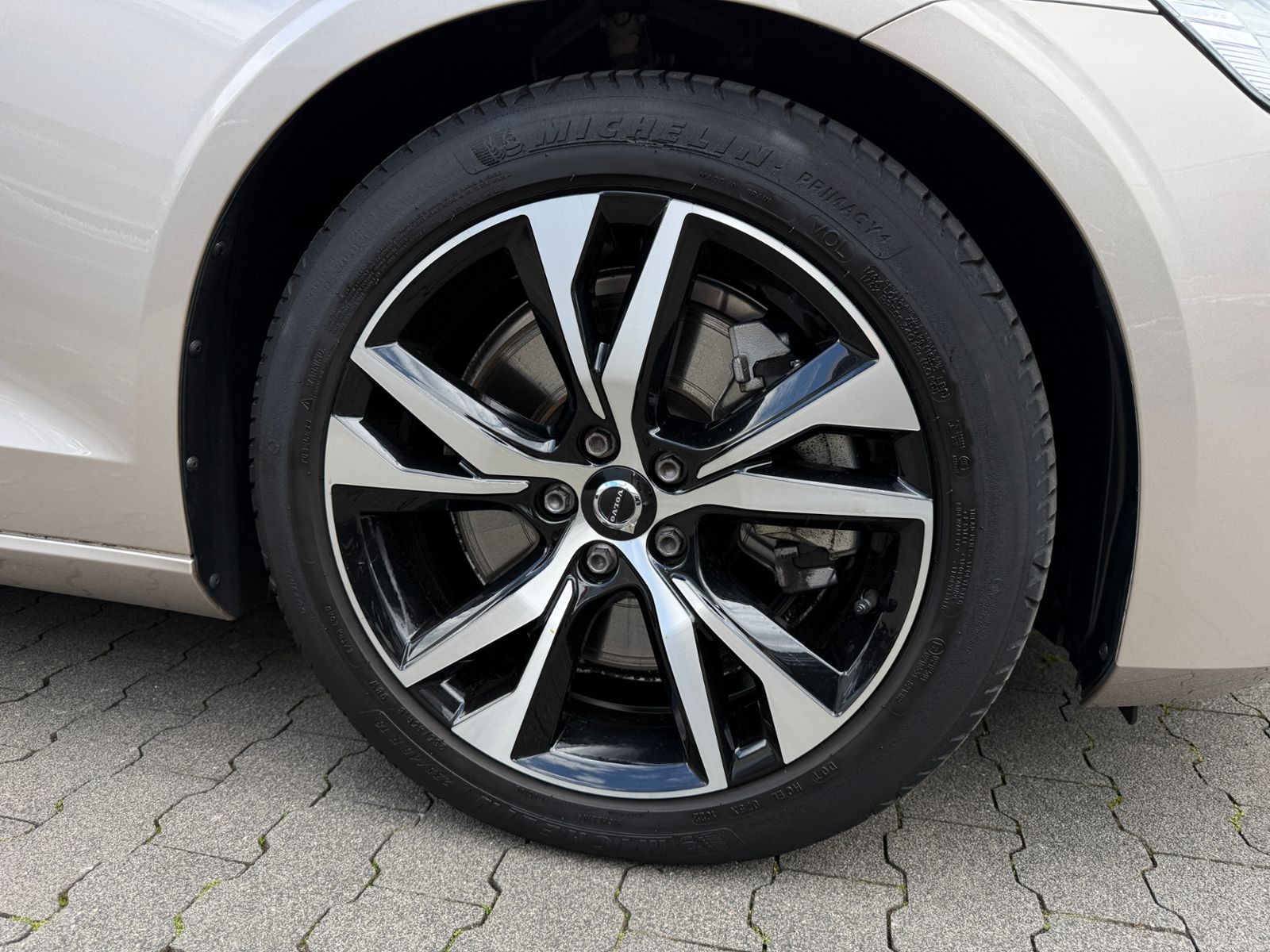 Fahrzeugabbildung Volvo S60 B5 Plus Dark AWD LED ALU
