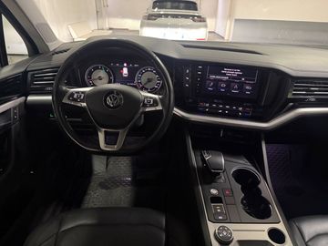 Volkswagen Touareg - 12