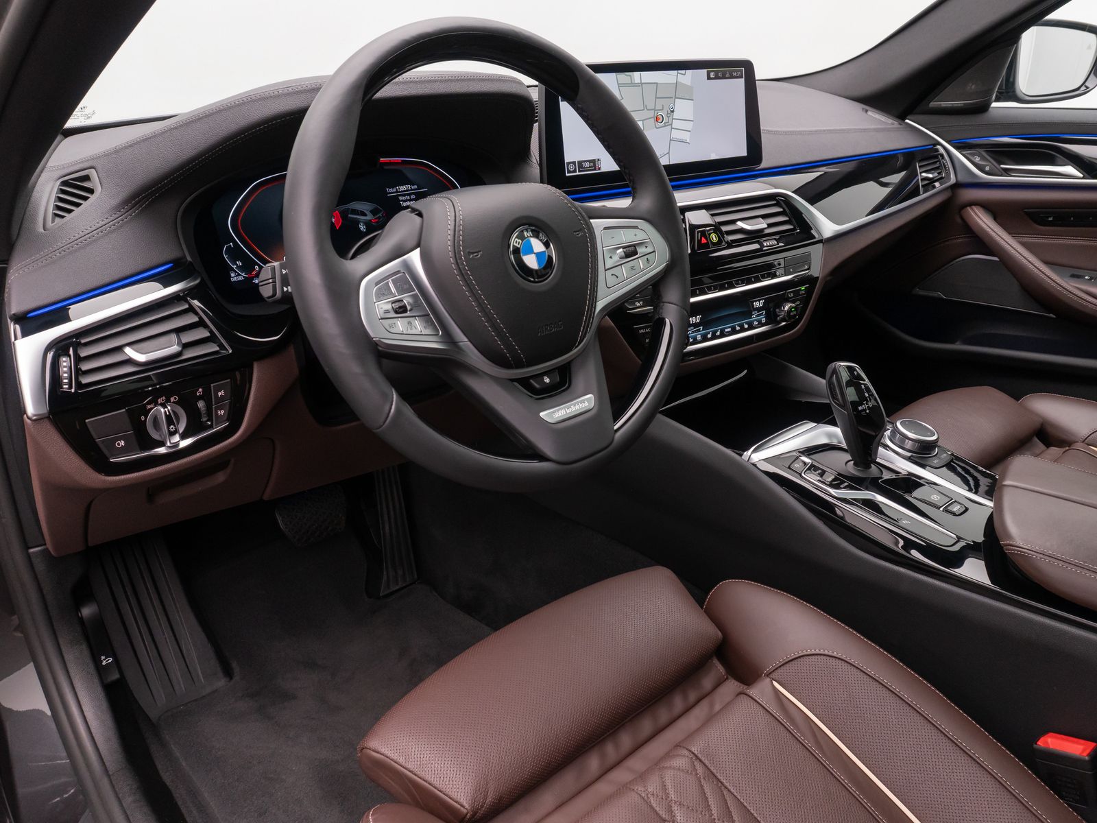 Fahrzeugabbildung BMW 540d xD Panorama Massage DAB H/K HUD AHK 20Zoll