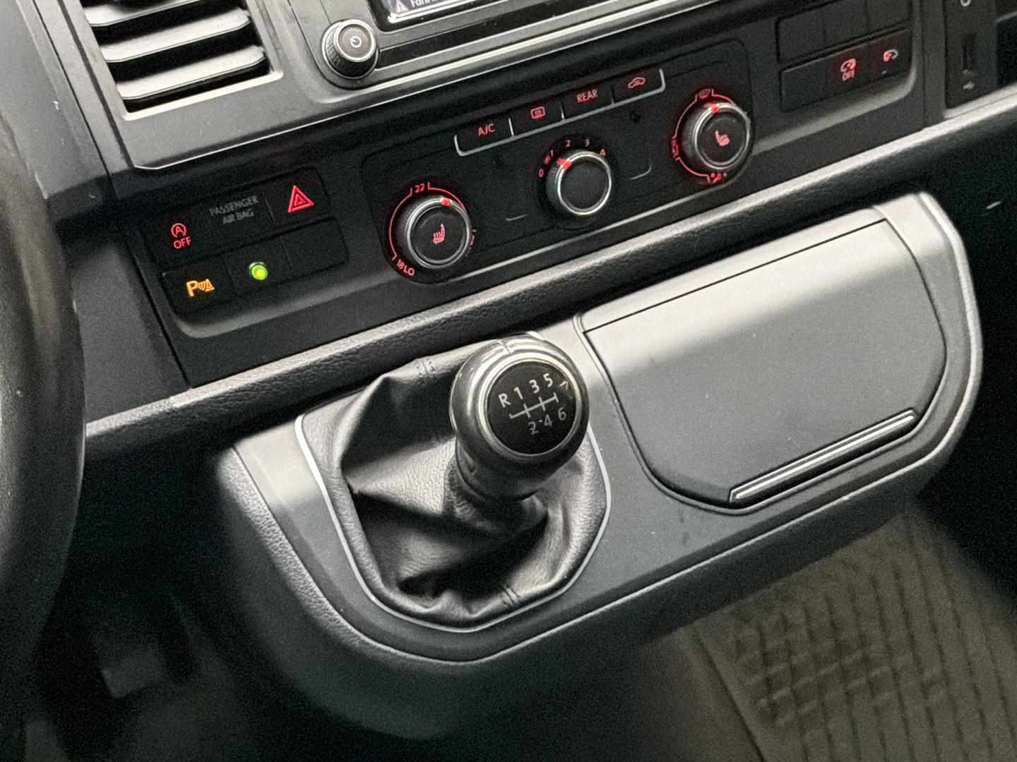 VOLKSWAGEN T6 2.0 TDI 150CH - BVM - ATTELAGE - RÉGULATEUR DE VITESSE - SIÈGES CHAUFFANTS