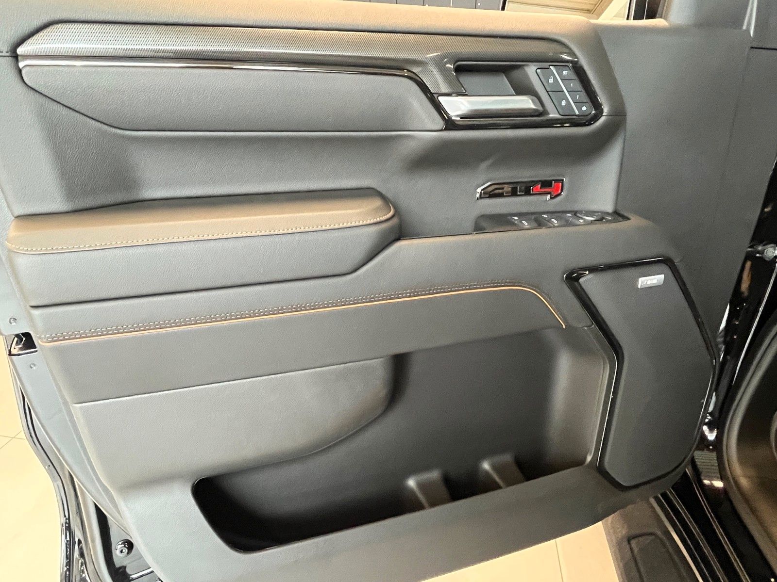 Fahrzeugabbildung GMC Sierra 1500 AT4 6.2 V8 Offroad*Klappenausp.*360°