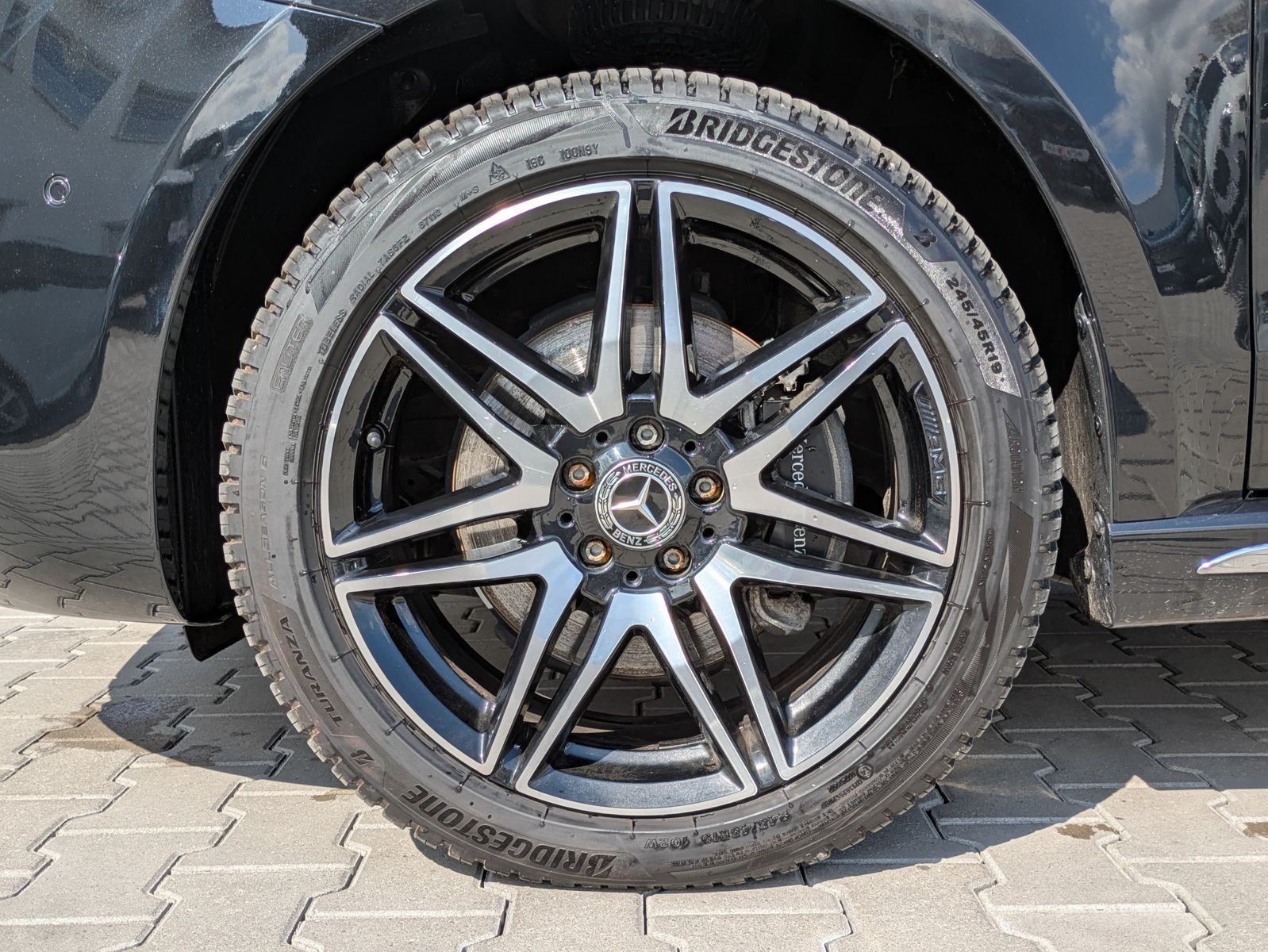 Fahrzeugabbildung Mercedes-Benz V 300 d AVANTGARDE 4MATIC lang AMG*PANO*LED*DIST