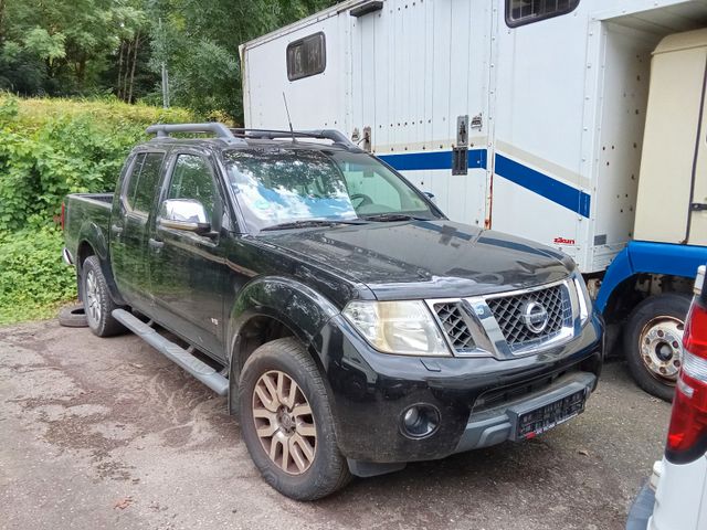 Nissan Double Cab LE V6 4x4  Motor Lauft unrund