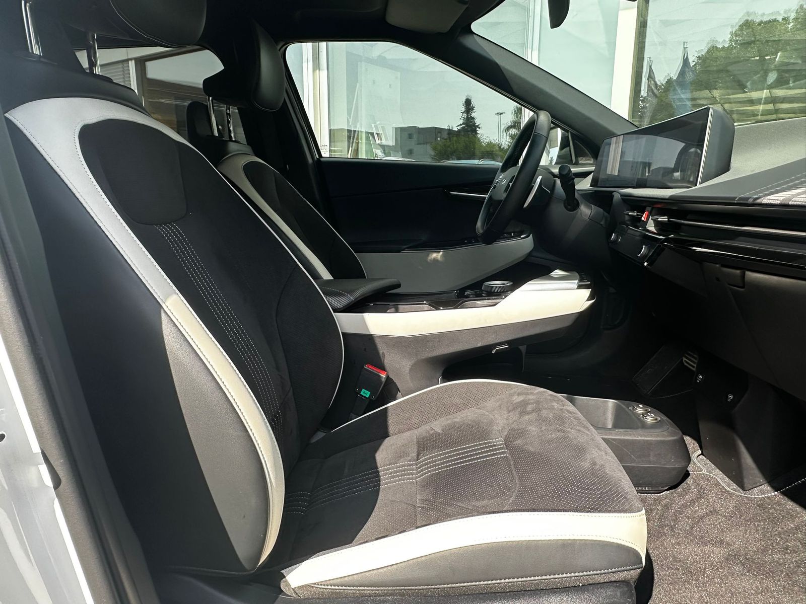 Fahrzeugabbildung Kia EV6 GT-Line 4WD PANO+NAVI+LED+SHZ+HEAD+ACC+360°+