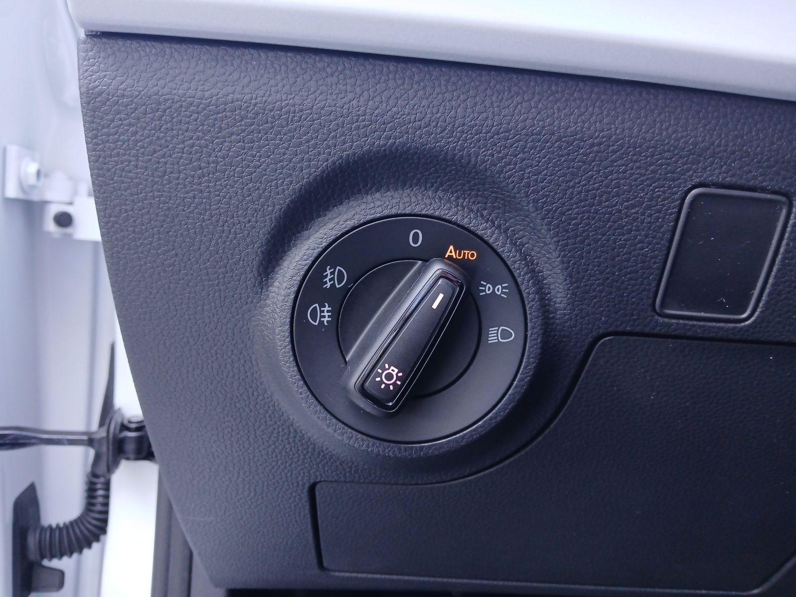 Fahrzeugabbildung SEAT Ibiza Road Edition TSI DSG LED ACC Navi RFK SH A