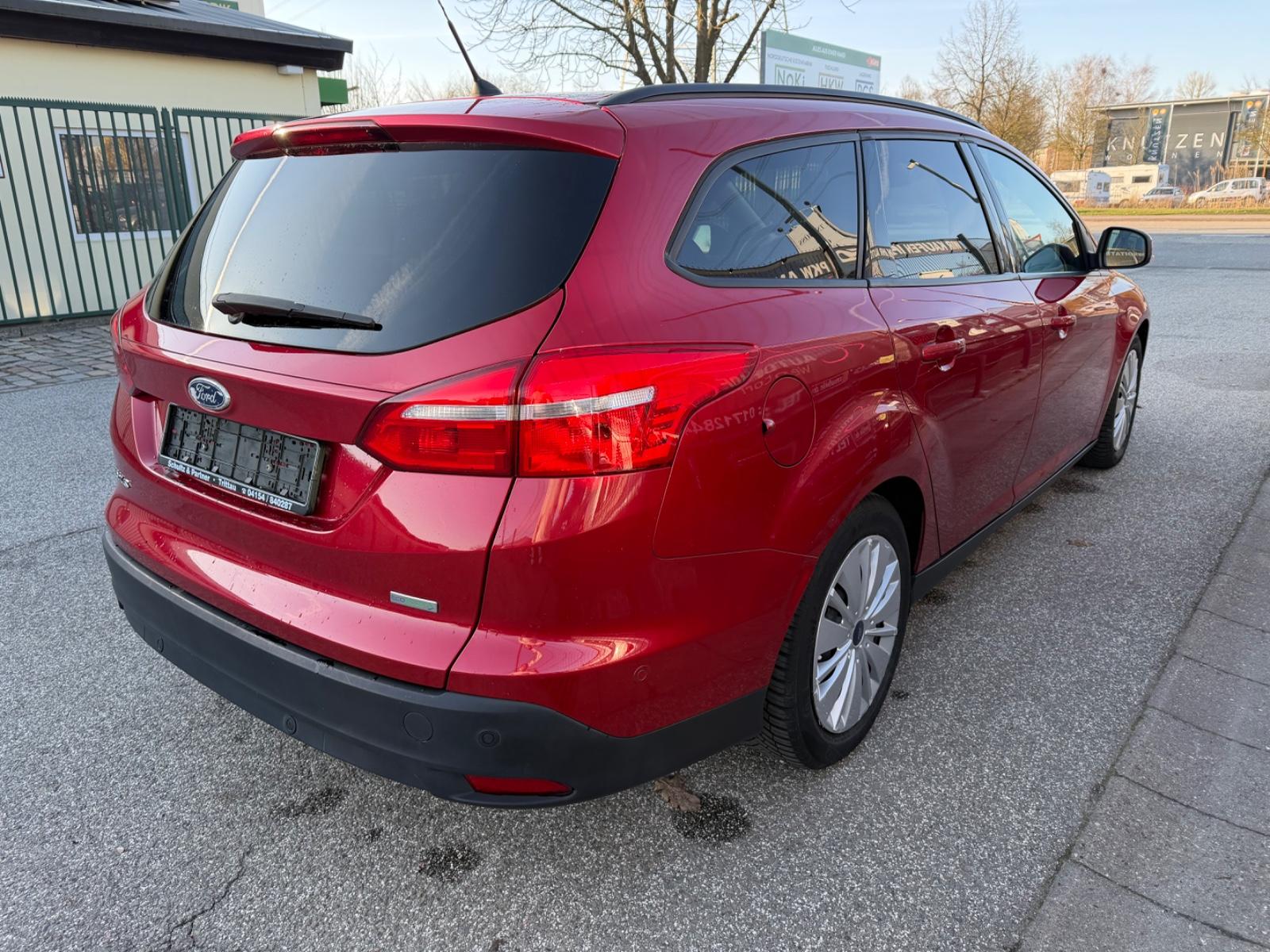 Ford Focus 2015 — interior