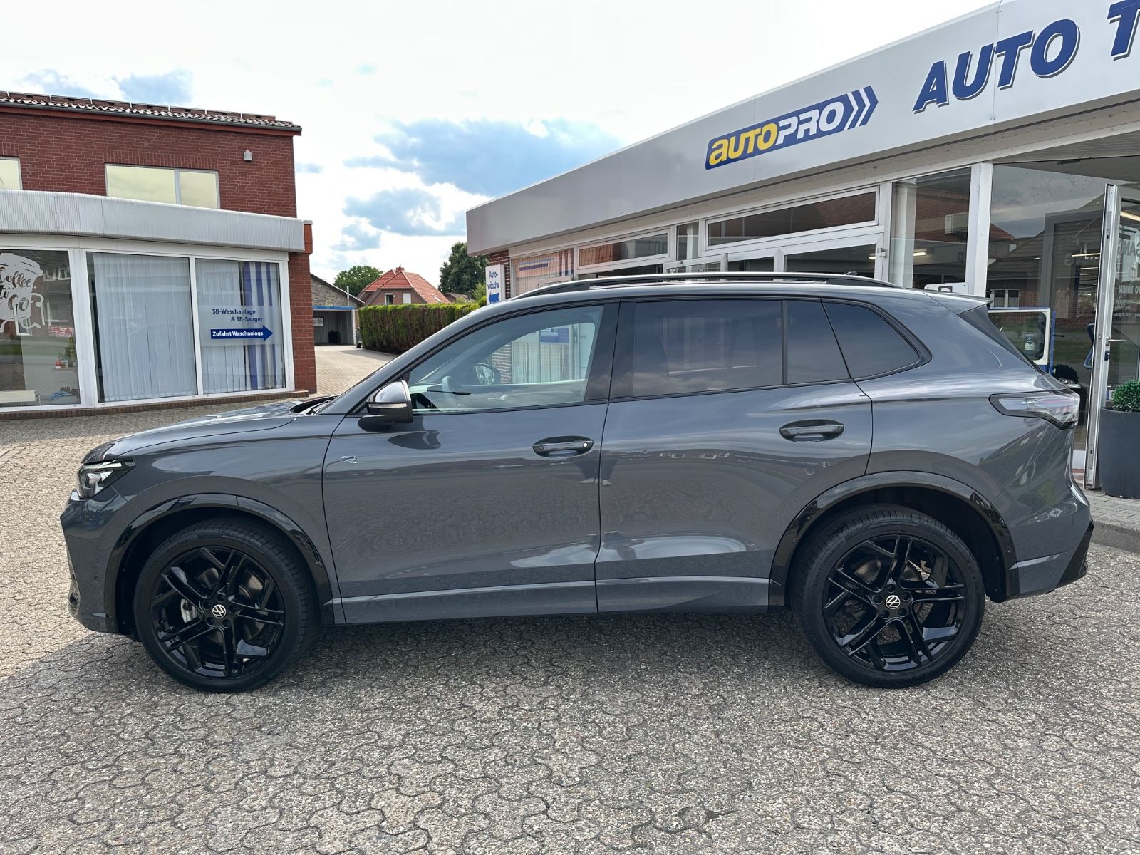 Fahrzeugabbildung Volkswagen Tiguan 2.0 TDI 4M R-Line Pano/AHK/ACC/Navi