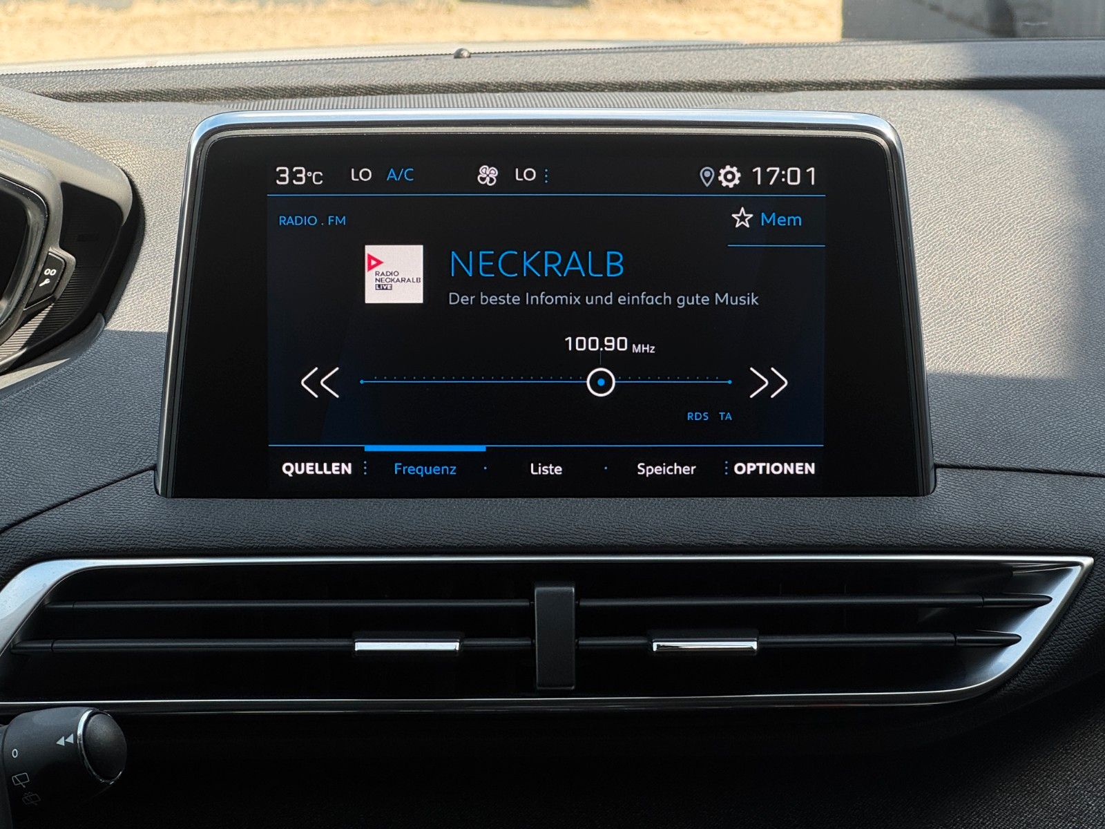 Fahrzeugabbildung Peugeot 3008 PureTech 180 Allure Tempomat PDC CarPlay