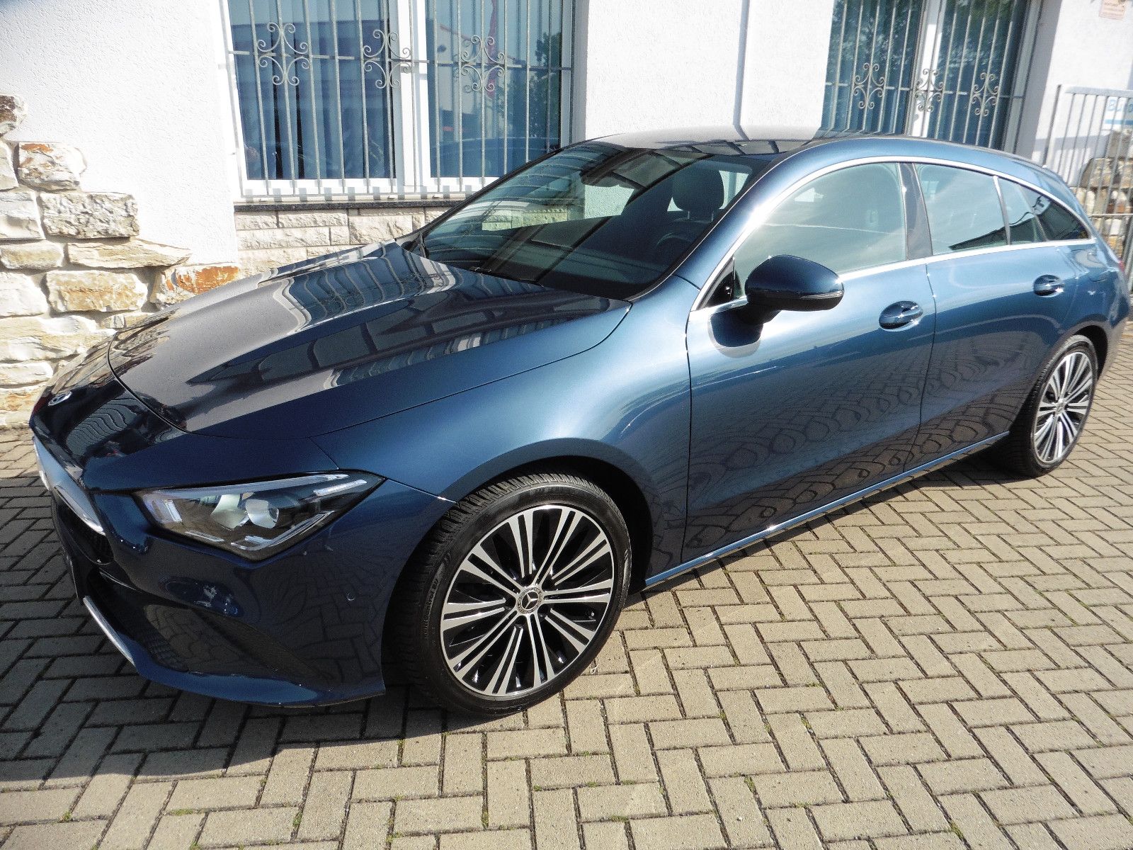 MERCEDES-BENZ CLA 180 SB*NAVI*LED*KAMERA*AMBIENTE*TOTWINKEL...