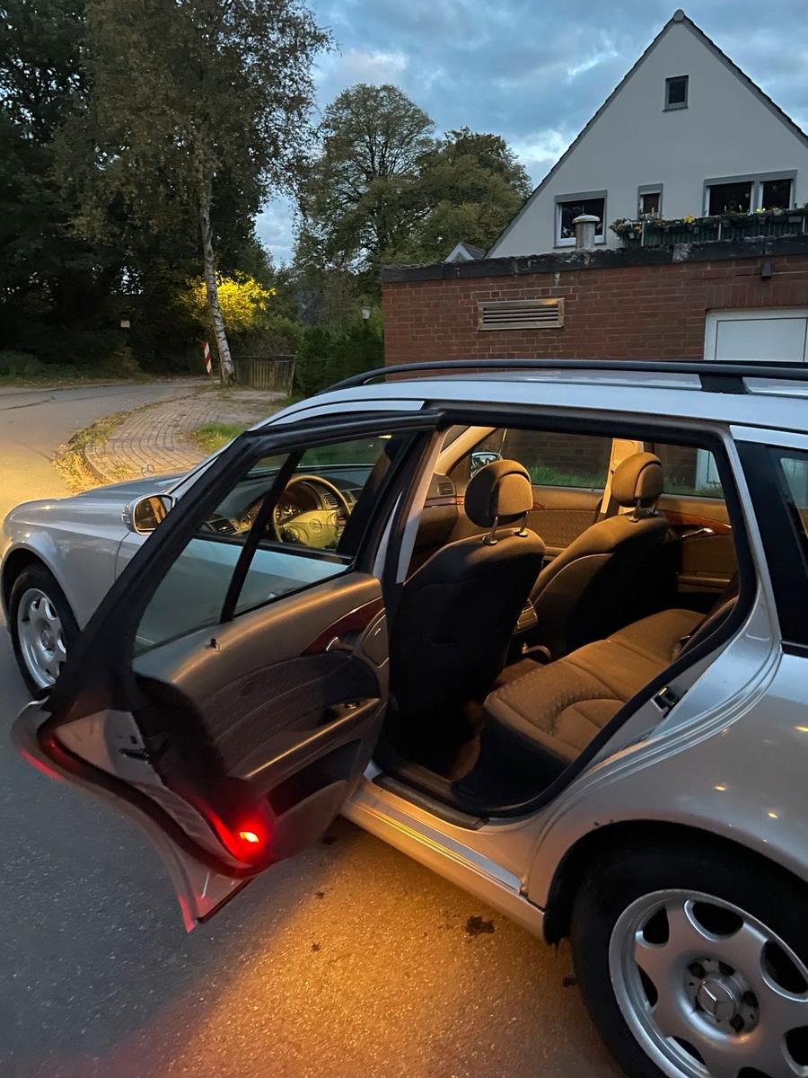Mercedes-Benz E220 2004 — photo 9